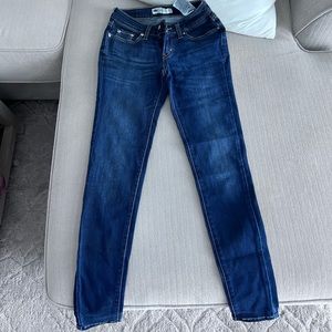 Woman’s or teens Levi’s skinny jeans